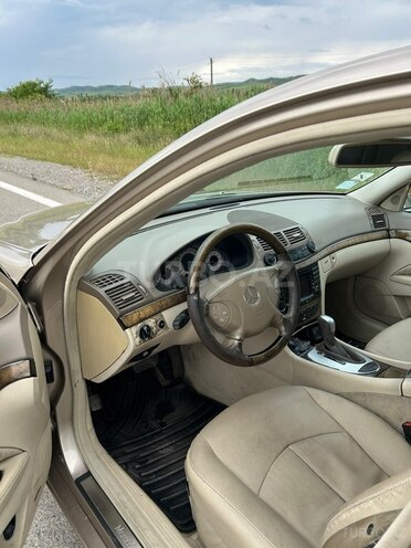 Mercedes E 200-8