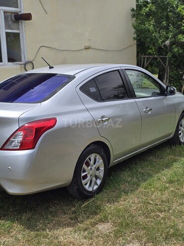 Nissan Sunny-11