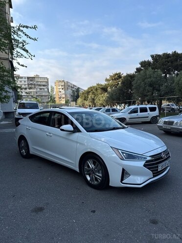 Hyundai Elantra-3