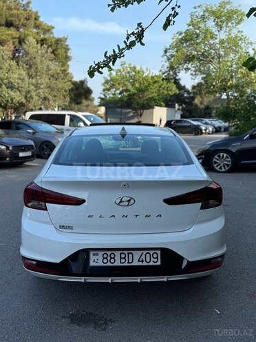 Hyundai Elantra-5