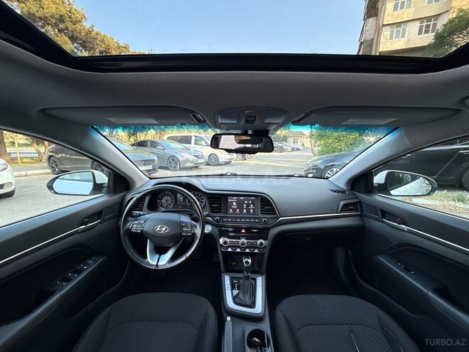 Hyundai Elantra-8