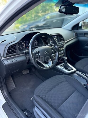 Hyundai Elantra-9