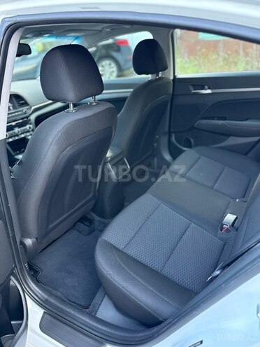 Hyundai Elantra-10