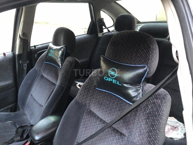 Opel Vectra-11