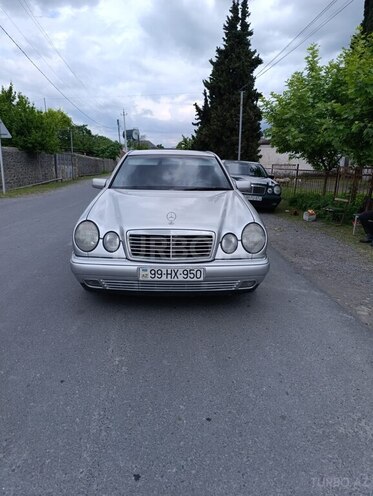 Mercedes E 200-1