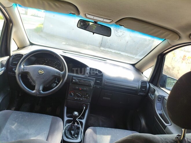 Opel Zafira-13
