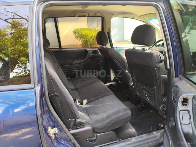 Opel Zafira-11