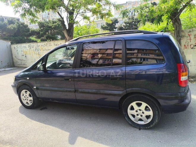 Opel Zafira-10