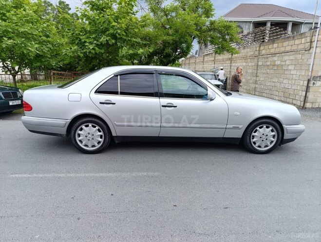 Mercedes E 200-4