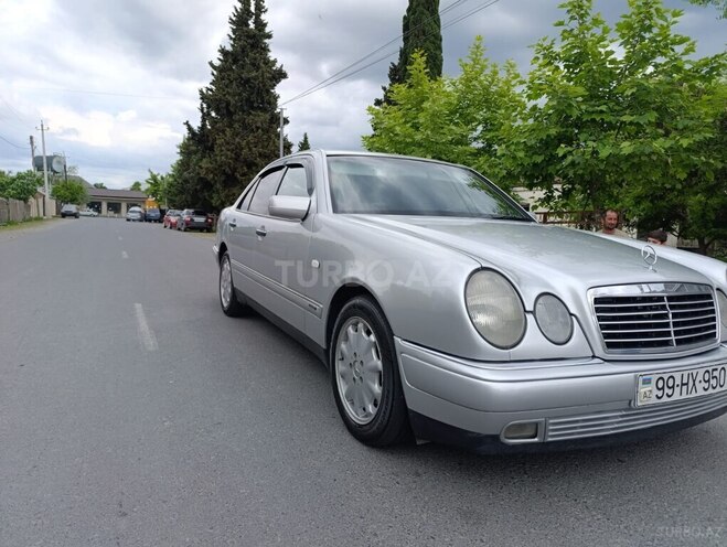 Mercedes E 200-3