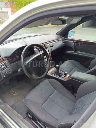 Mercedes E 200-7