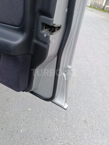 Mercedes E 200-13