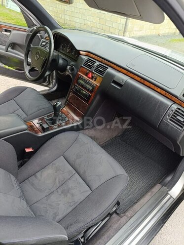 Mercedes E 200-8