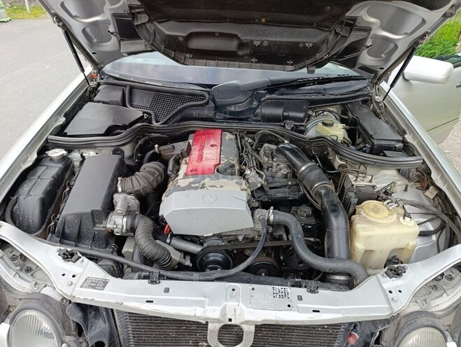 Mercedes E 200-19