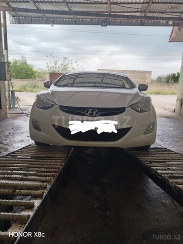 Hyundai Elantra-1