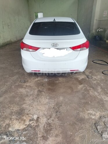 Hyundai Elantra-2