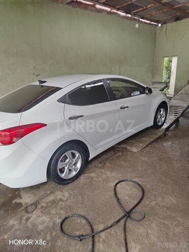 Hyundai Elantra-4