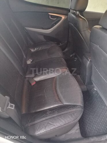 Hyundai Elantra-7
