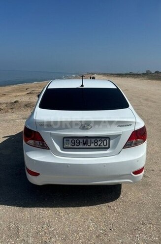 Hyundai Accent-3