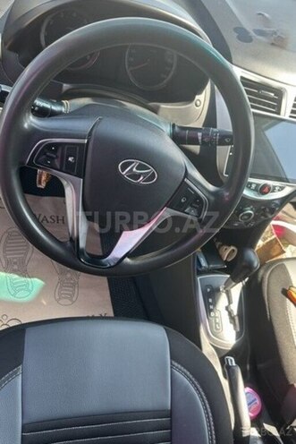 Hyundai Accent-2