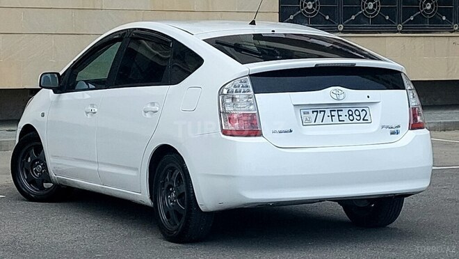 Toyota Prius-12