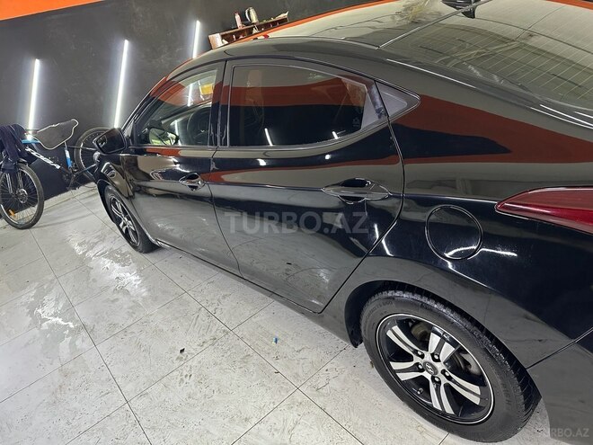 Hyundai Elantra-10