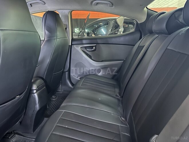 Hyundai Elantra-5