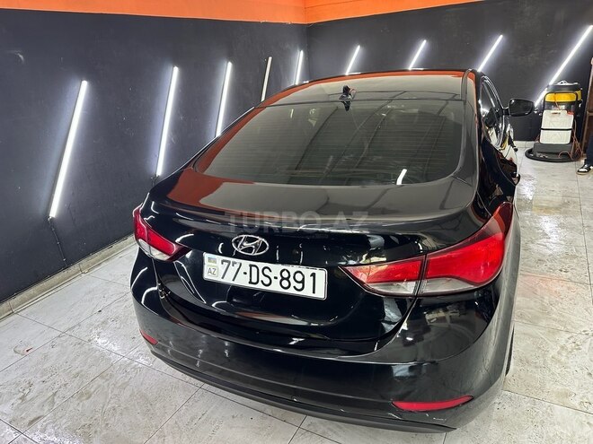 Hyundai Elantra-12