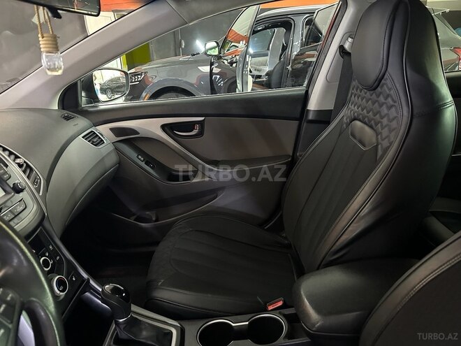 Hyundai Elantra-6