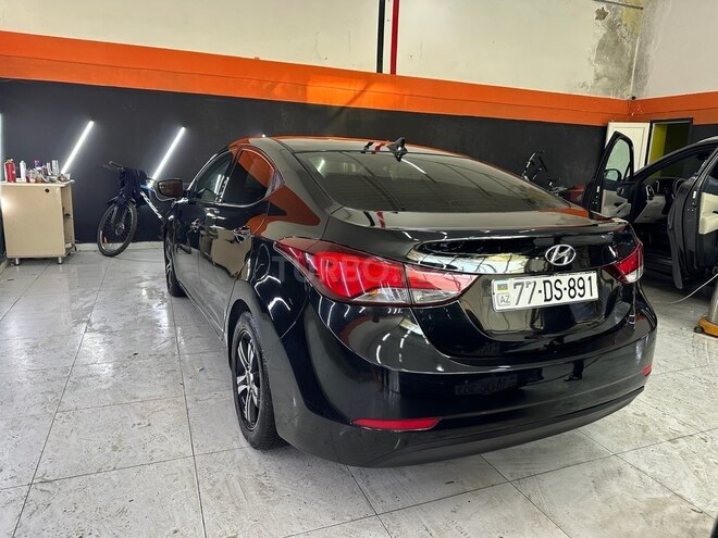 Hyundai Elantra-11