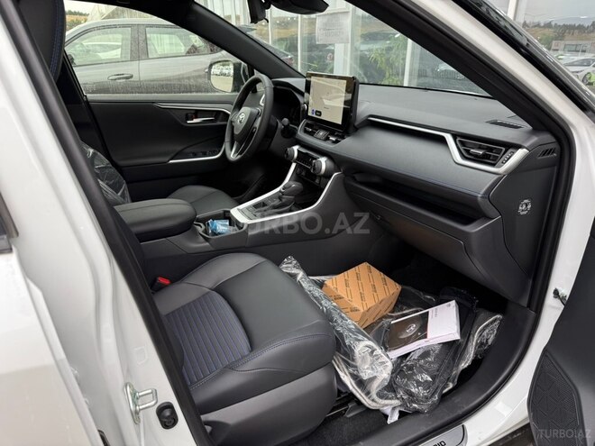 Toyota RAV4-16