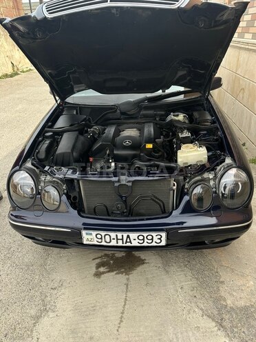 Mercedes E 240-3