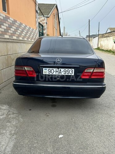 Mercedes E 240-4