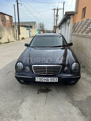 Mercedes E 240-1