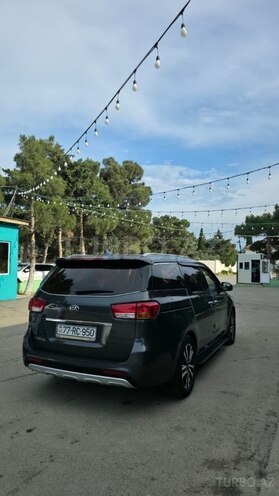 Kia Carnival-5