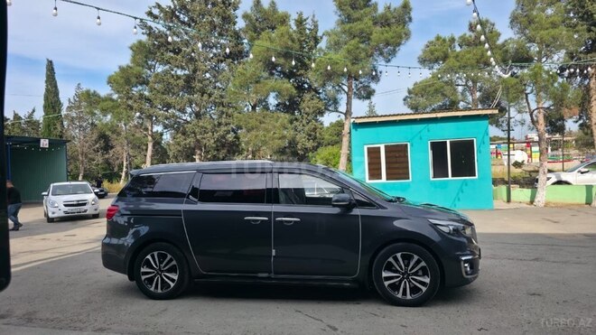 Kia Carnival-4