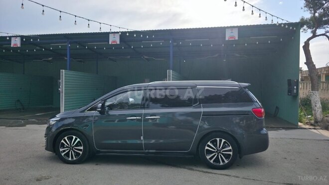 Kia Carnival-8
