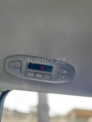 Kia Carnival-19
