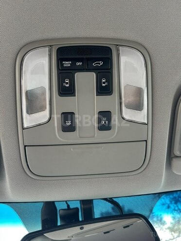 Kia Carnival-20