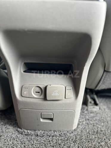 Kia Carnival-18