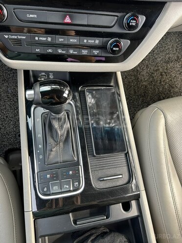 Kia Carnival-21