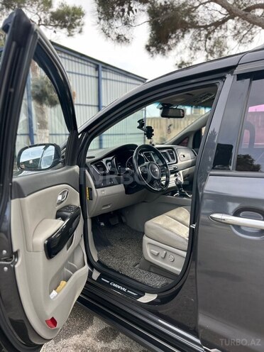 Kia Carnival-12