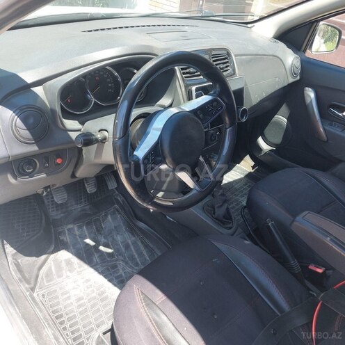 Renault Logan-7