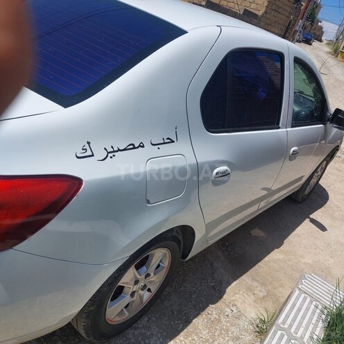 Renault Logan-4