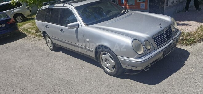 Mercedes E 240-5
