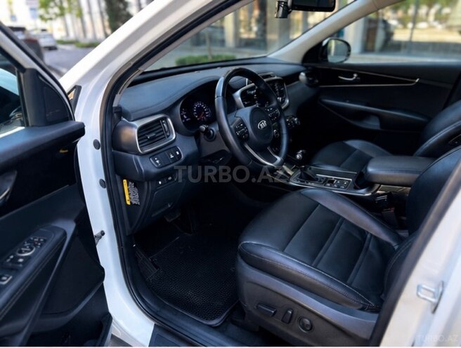 Kia Sorento-13