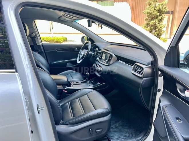 Kia Sorento-16
