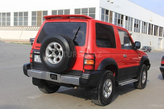 Mitsubishi Pajero-8