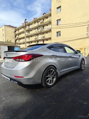Hyundai Elantra-3
