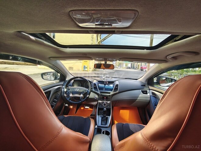 Hyundai Elantra-10